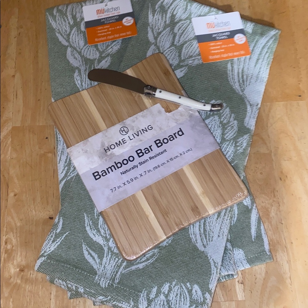 Bundle Bamboo Bar Cheese Board, 2 oversized jacquard Towels &cheese spreader NWT